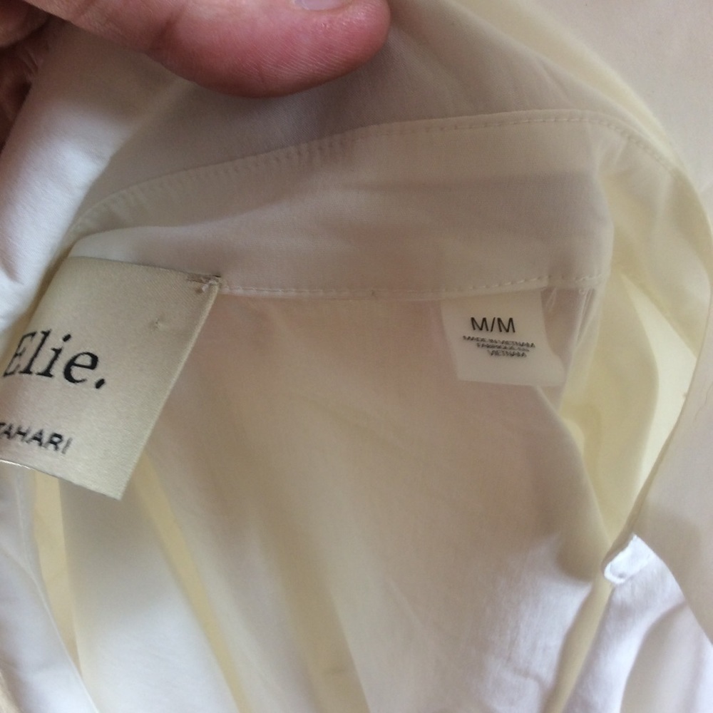 Elie Tahari puff sleeve belted wrap blouse. V-neck. Medium. White - Picture 6 of 10